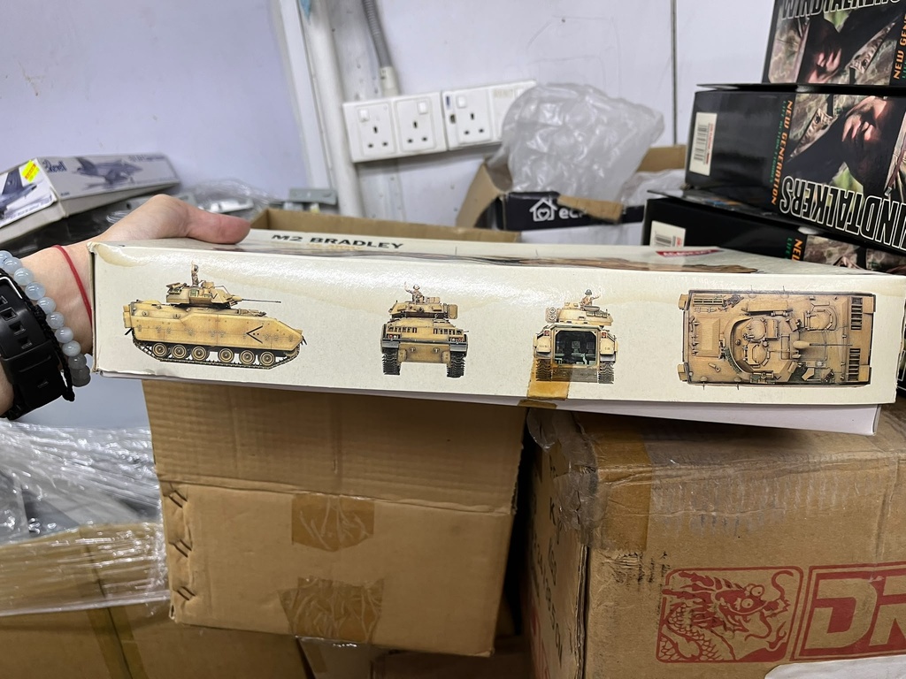 外盒 濕水 處理價 Academy 1/35 M2 Bradley 美國 陸軍 步兵 戰鬥車 模型套組 #1335