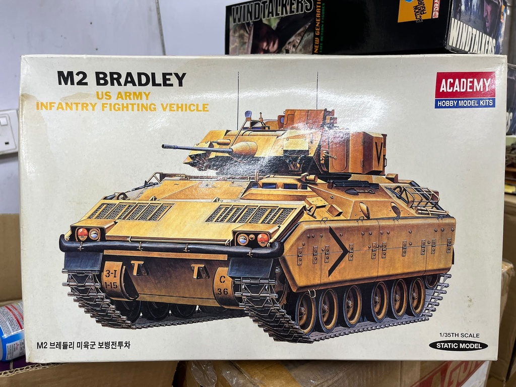 外盒 濕水 處理價 Academy 1/35 M2 Bradley 美國 陸軍 步兵 戰鬥車 模型套組 #1335