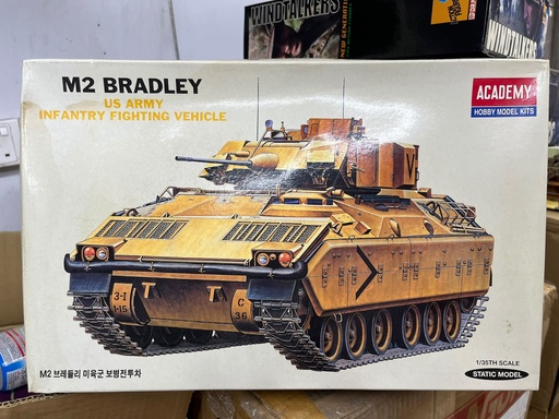 [AC-013355] 外盒 濕水 處理價 Academy 1/35 M2 Bradley 美國 陸軍 步兵 戰鬥車 模型套組 #1335